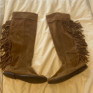 Size 5 Tall Minnetonka moccasin boots